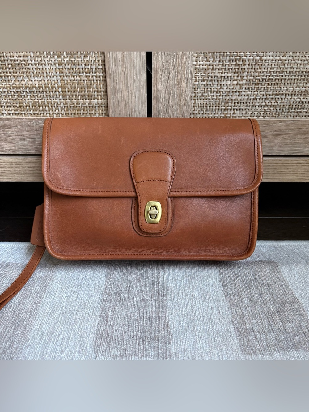COACH Vintage Turnlock Clutch British Tan Leather Wristlet Clutch Purse 9832